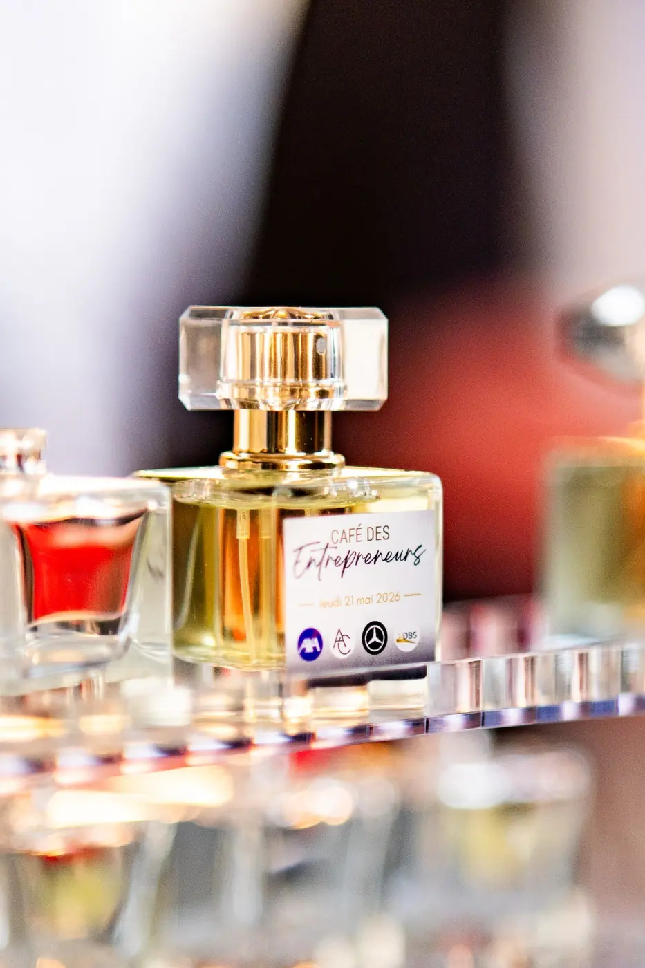 Flacon de parfum personnalisé aux couleurs d’un événement d’entreprise